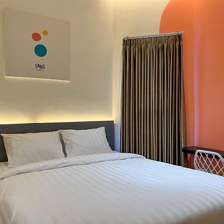 Sans Hotel Premiere Majapahit Semarang Ngoại thất bức ảnh