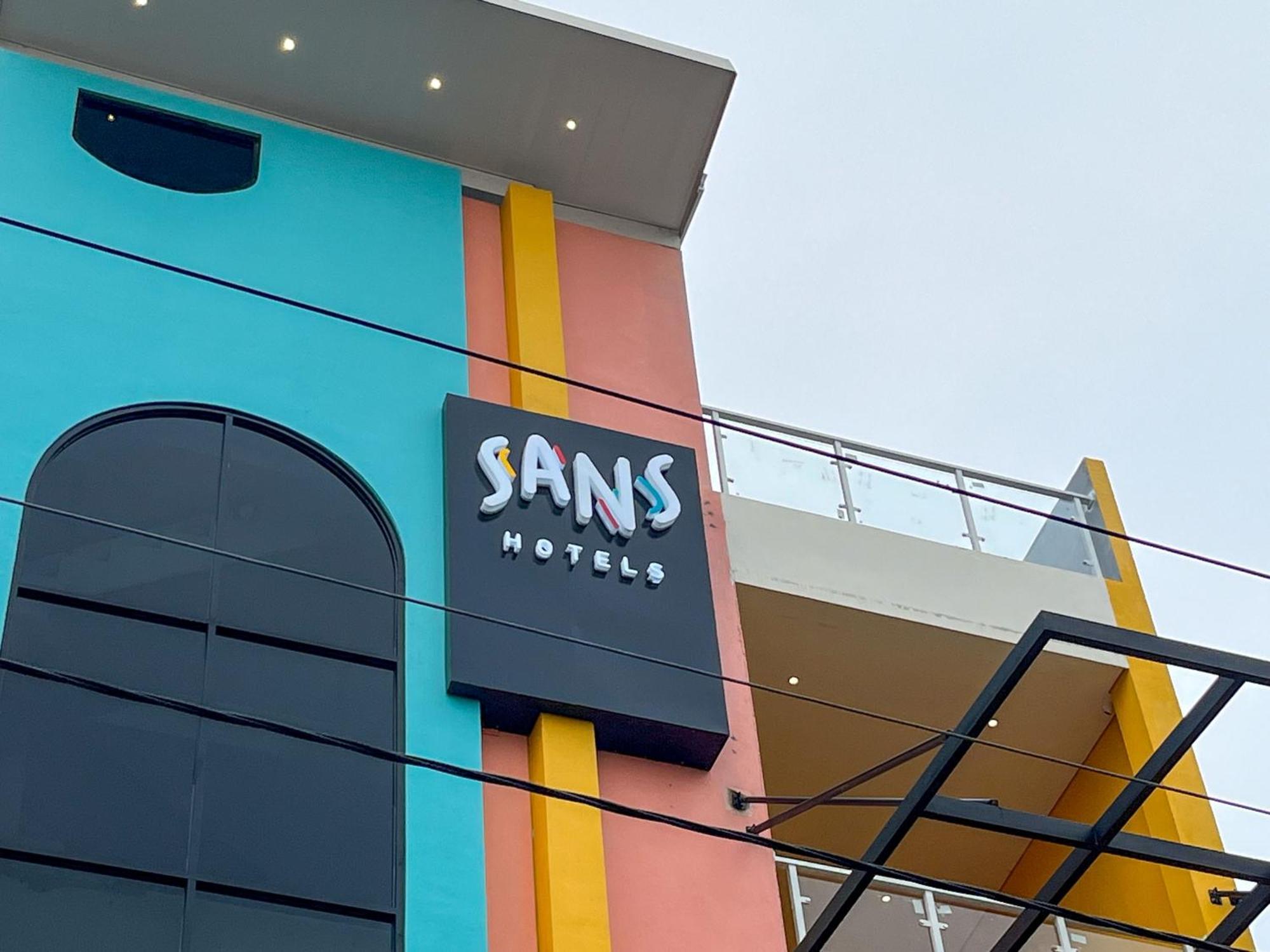 Sans Hotel Premiere Majapahit Semarang Ngoại thất bức ảnh
