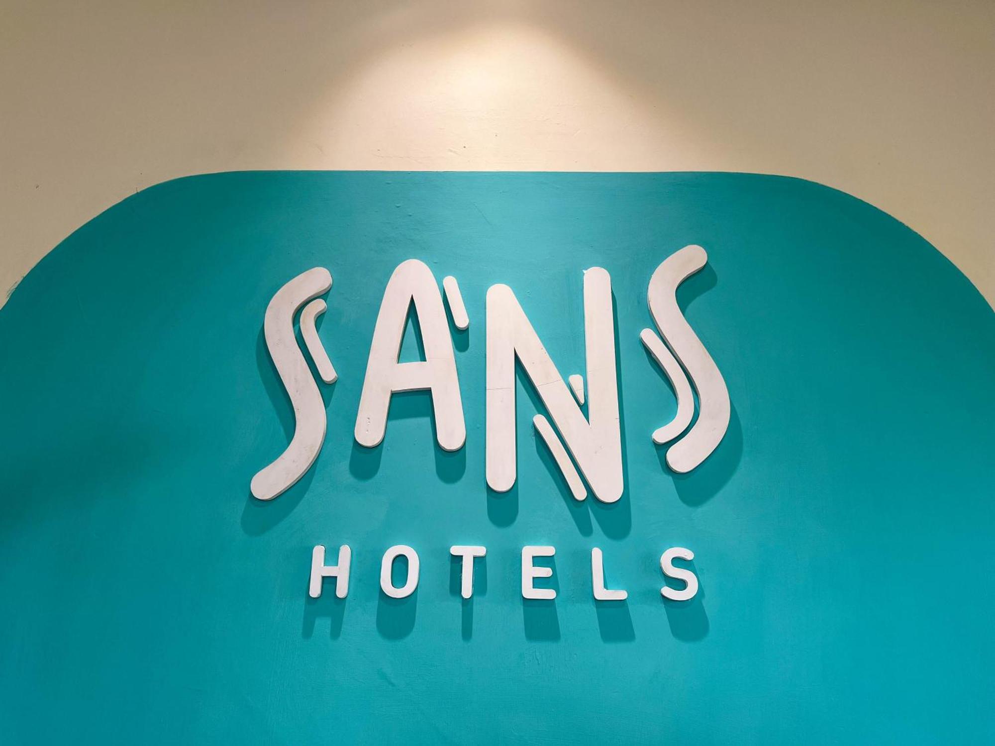 Sans Hotel Premiere Majapahit Semarang Ngoại thất bức ảnh