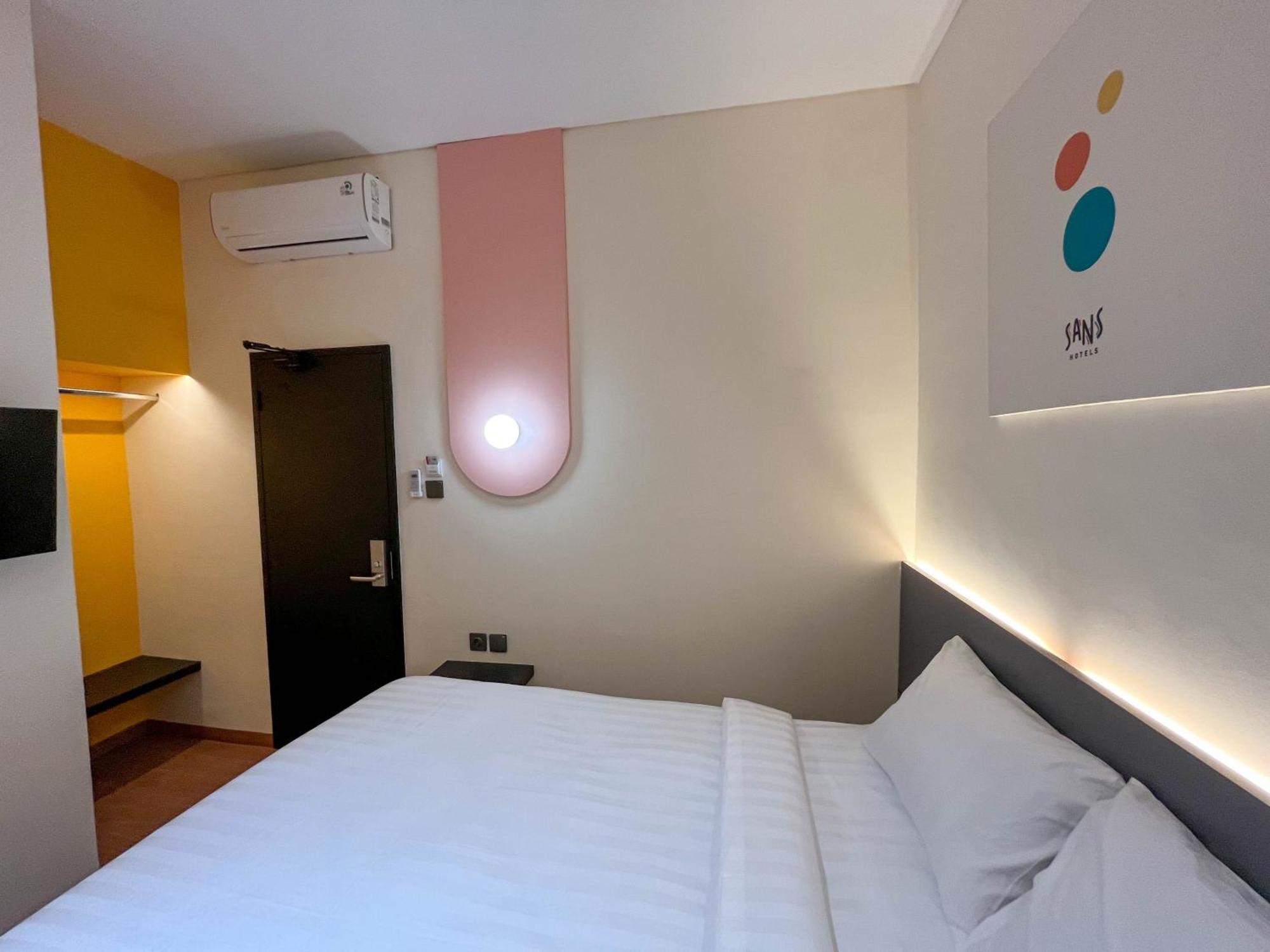 Sans Hotel Premiere Majapahit Semarang Ngoại thất bức ảnh