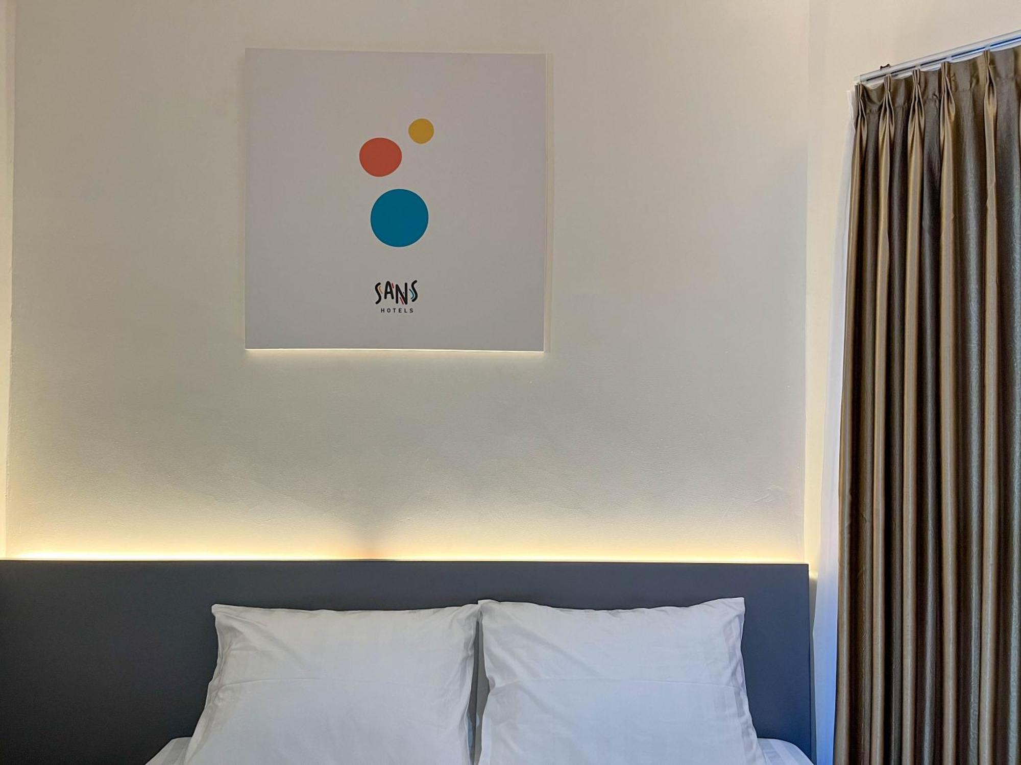 Sans Hotel Premiere Majapahit Semarang Ngoại thất bức ảnh