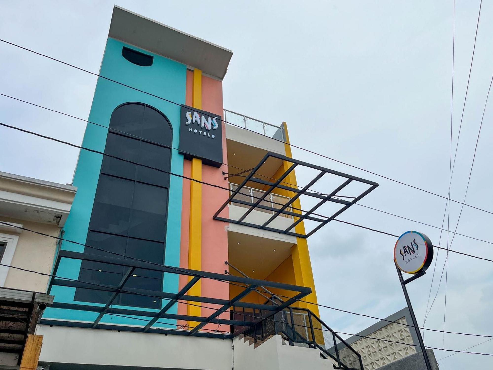 Sans Hotel Premiere Majapahit Semarang Ngoại thất bức ảnh