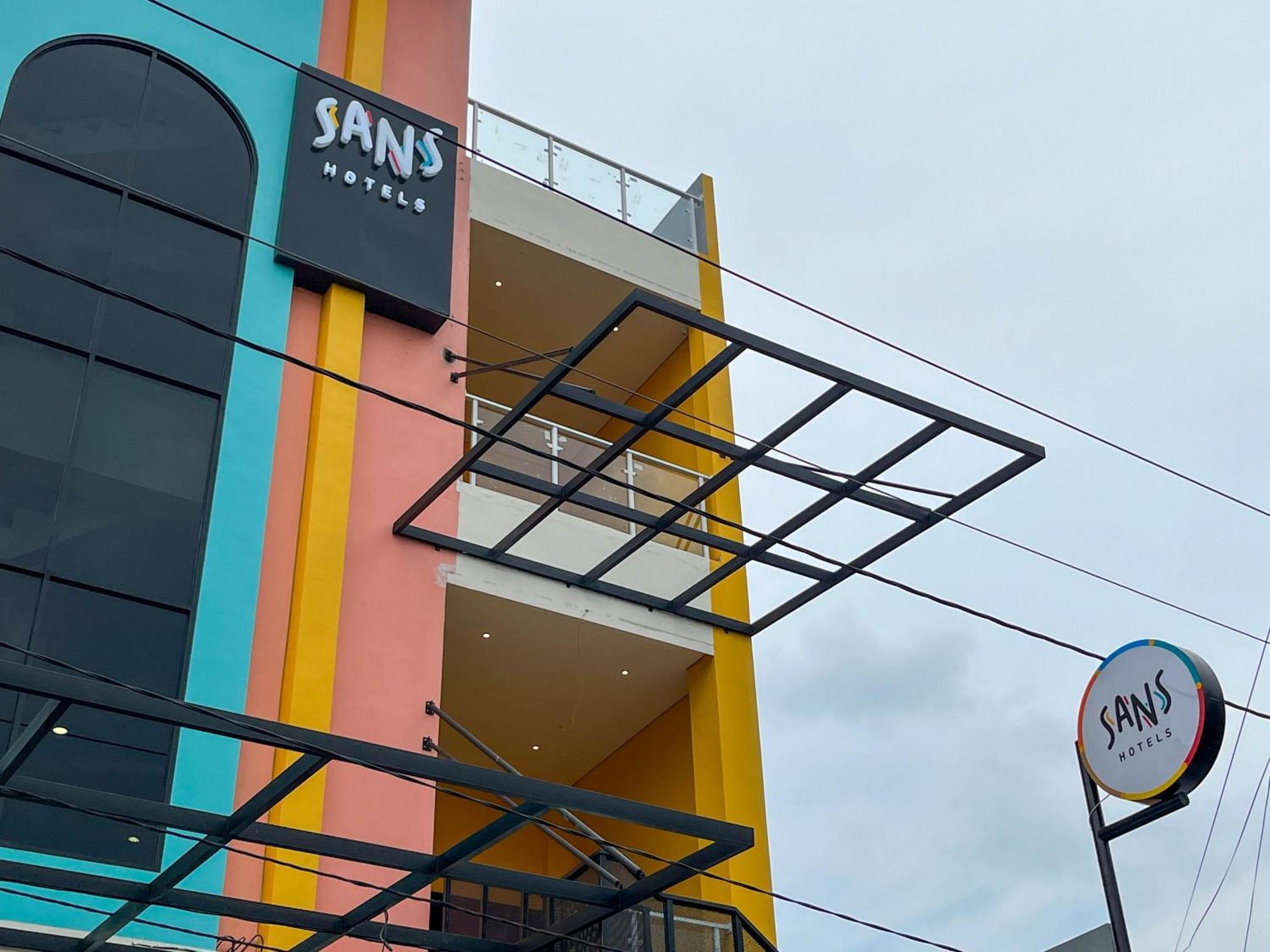 Sans Hotel Premiere Majapahit Semarang Ngoại thất bức ảnh