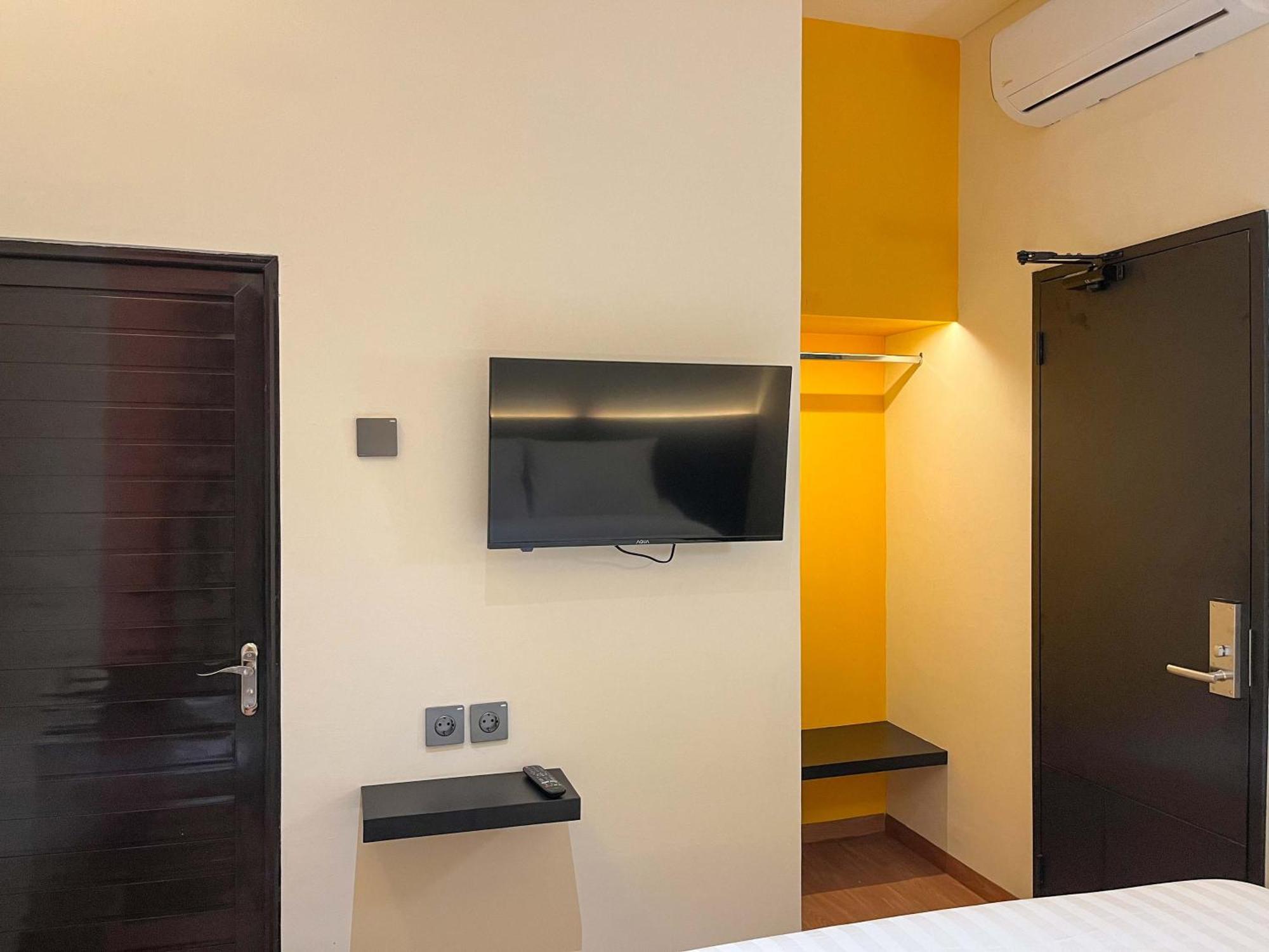 Sans Hotel Premiere Majapahit Semarang Ngoại thất bức ảnh
